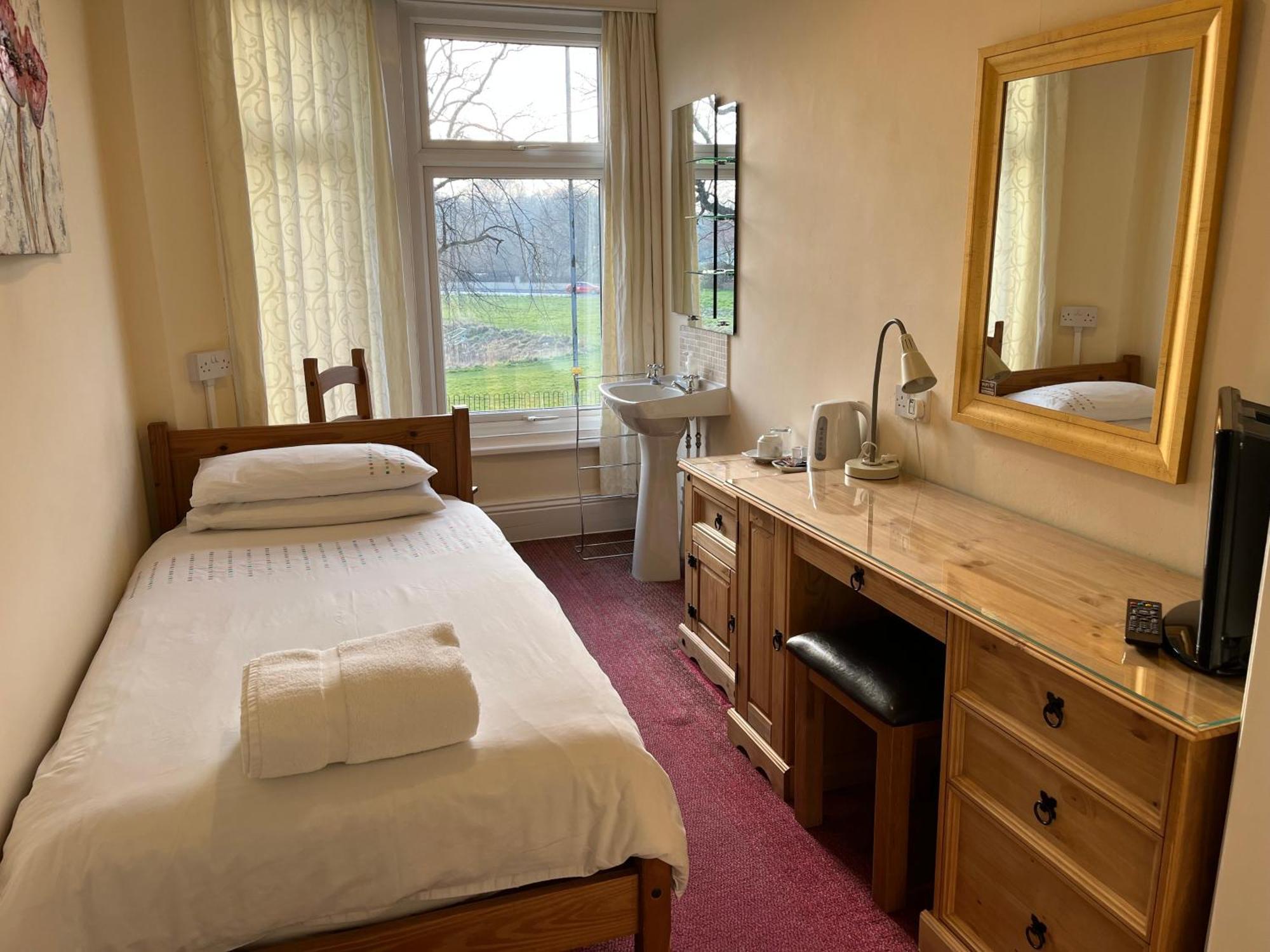 Chadwick Guest House Мидлсбро Экстерьер фото