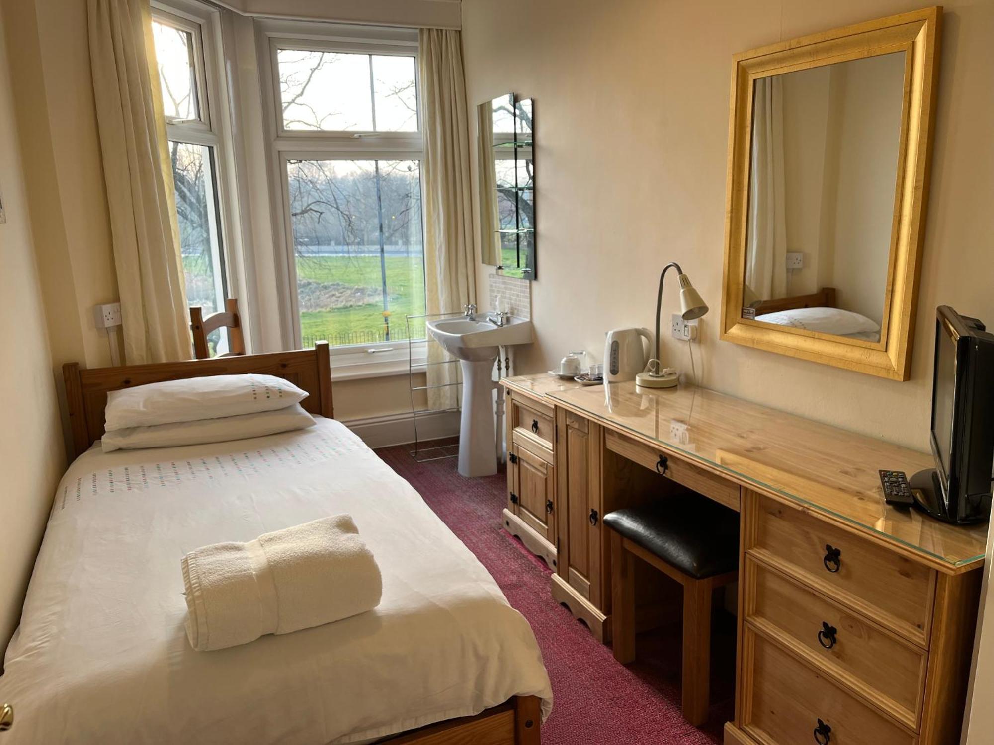 Chadwick Guest House Мидлсбро Экстерьер фото